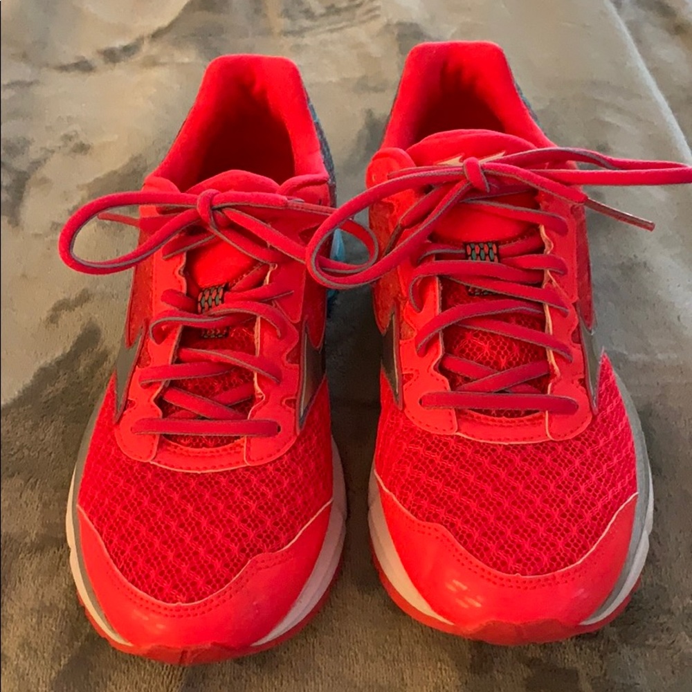 Mizuno Running Sneakers